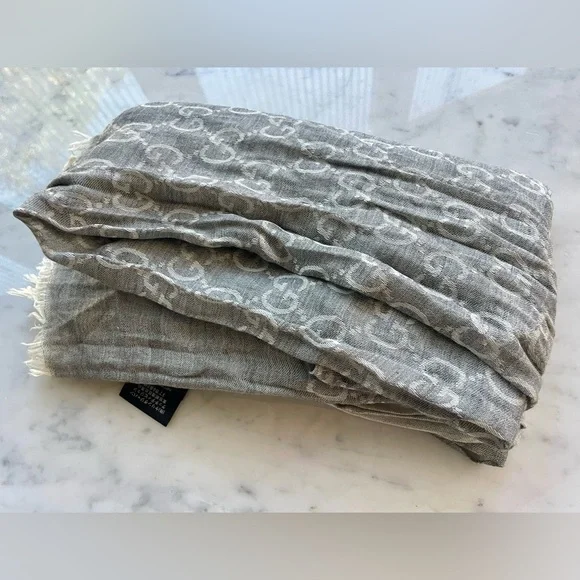 Gucci GG Lightweight wool/silk blend scarf, fringe, grey with white GGs, L, EUC - Picture 11 of 16